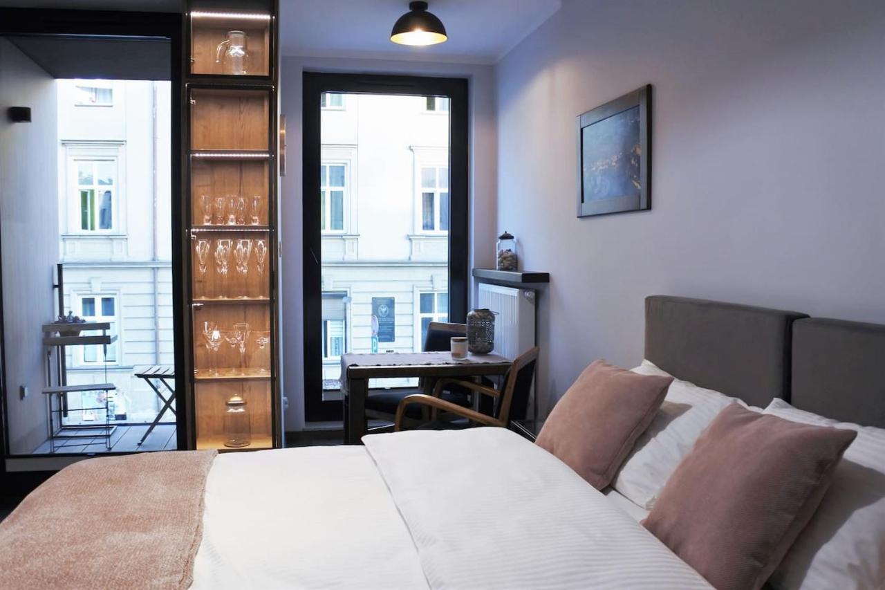 Boutique 108 - Old City, Luxury Apt. With A Garage クラクフ エクステリア 写真
